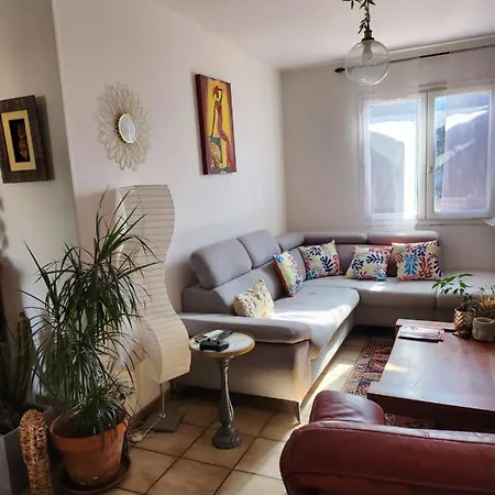 Au 1er Etage D Villa. ベジエ
